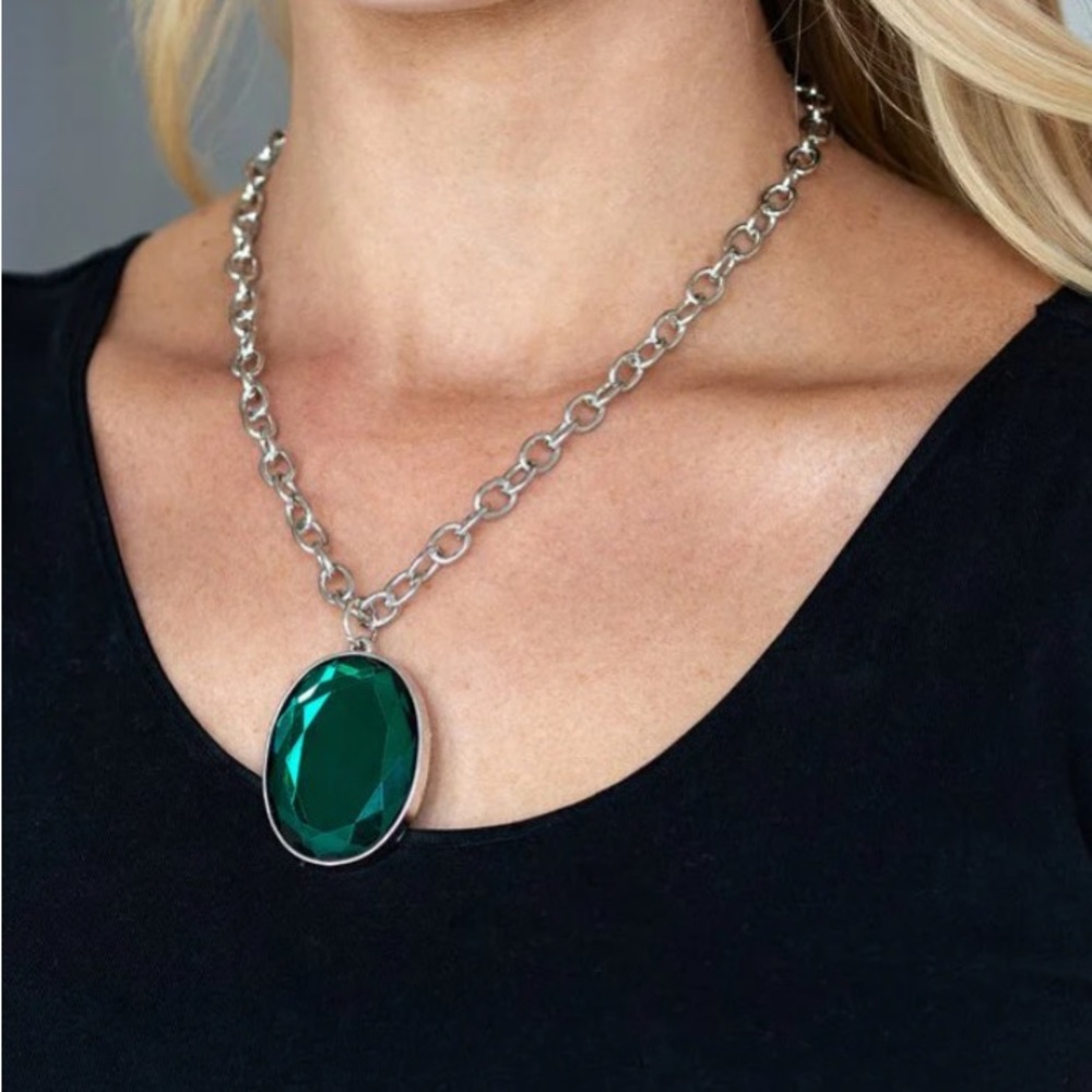 ❤️4 for $20 ❤️ Light As Heir Green Necklace Paparazzi